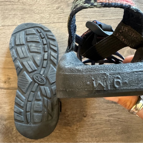 Chaco Women's Floral Size 6 Sandals - Picture 4 of 4